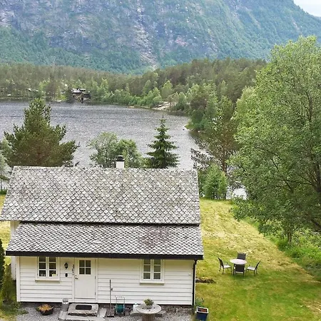 Three-bedroom Holiday In Førde