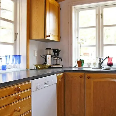 Three-bedroom Holiday In Førde