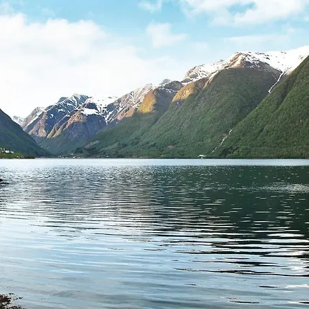 Three-bedroom Holiday In Førde