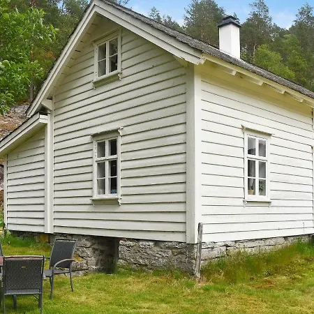 Feriehus Three-bedroom Holiday In Førde *